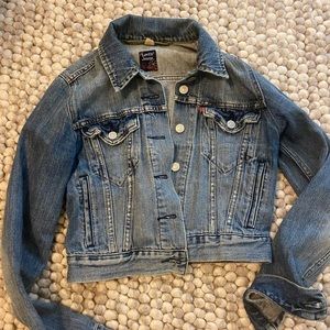 Women’s Sz xs Levi’s cropped jean jacket